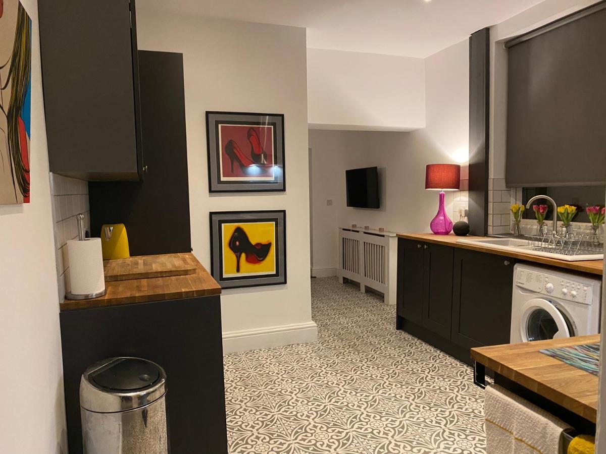 Casa de férias Refurbished 3 Bed House In *